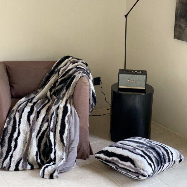 Modern simple and luxurious tie dyed zebra rabbit hair sheep curly wool Magirami blended blanket nap blanket sofa blanket 